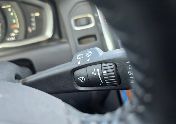 Volvo XC 60 cena 91900 przebieg: 125179, rok produkcji 2017 z Piaseczno małe 631